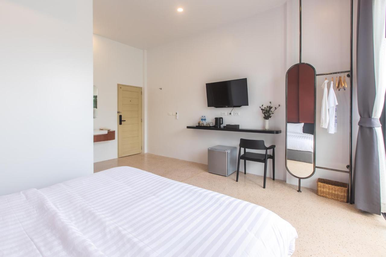 The Elements Boutique House Hotel Phuket Exterior photo