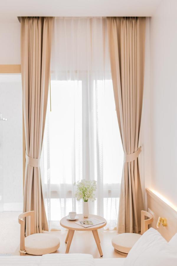The Elements Boutique House Hotel Phuket Exterior photo